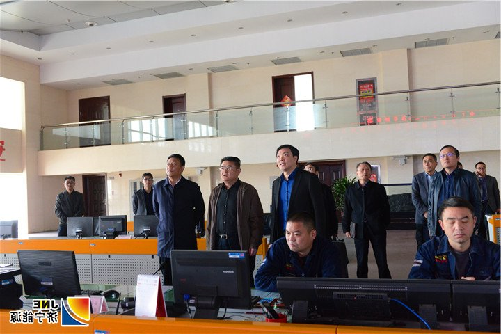 1553475962942826.jpg 2019年3月21日,市国资委党委书记、主任丰家雷到安居煤矿调研指导工作(陈晨摄).jpg