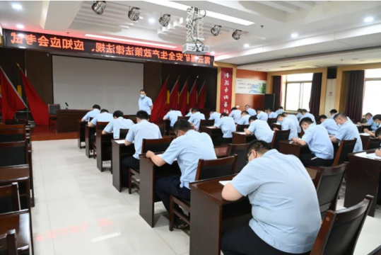 霄云煤矿开展安全生产管理人员应知应会专项学习活动