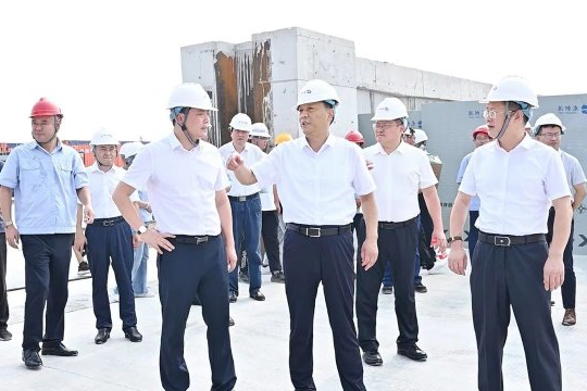 张广宇主持召开龙拱港工作现场推进会