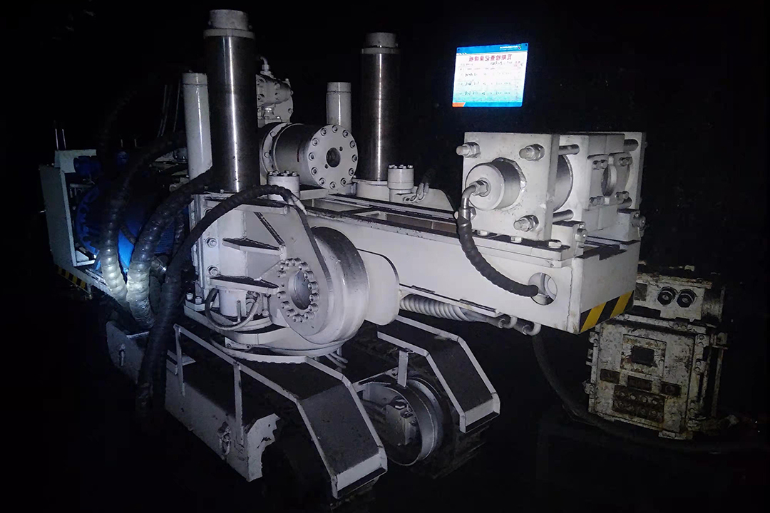2022年8月17日，ZDY2400LPS型履带式钻机在朱家峁煤矿投入使用（陈忠民摄）.jpg