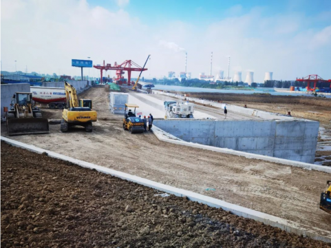 聚焦一线丨跃进沟17#-19#泊位工程抢抓进度不放松