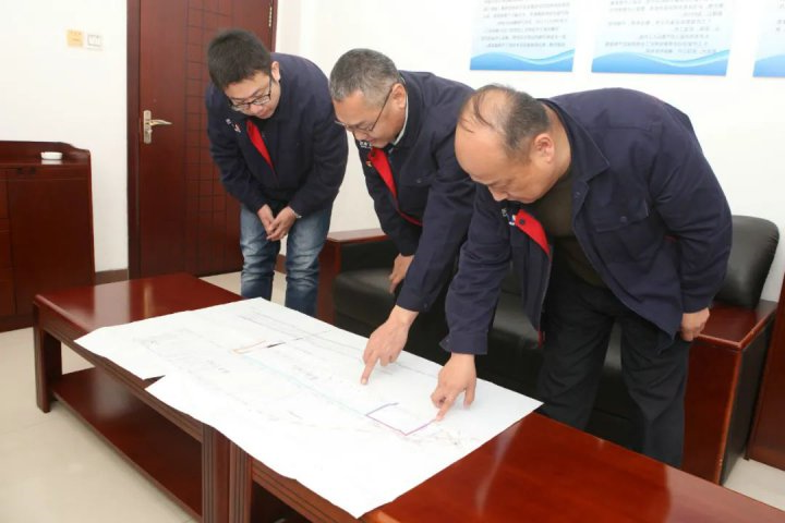 与榜样同行丨千尺井下党旗红