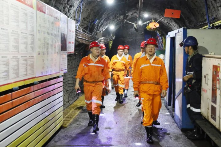 王崇景到运河煤矿检查指导工作