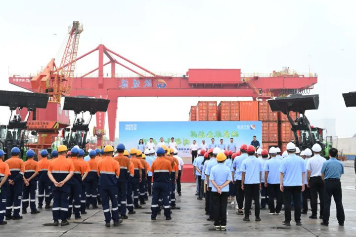 济宁能源集团设备更新首批电动装载机交付仪式举行