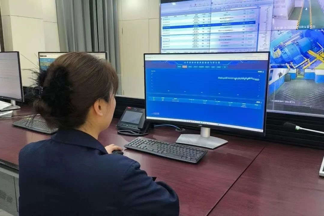 1737873772335949.jpg 监控室.jpg