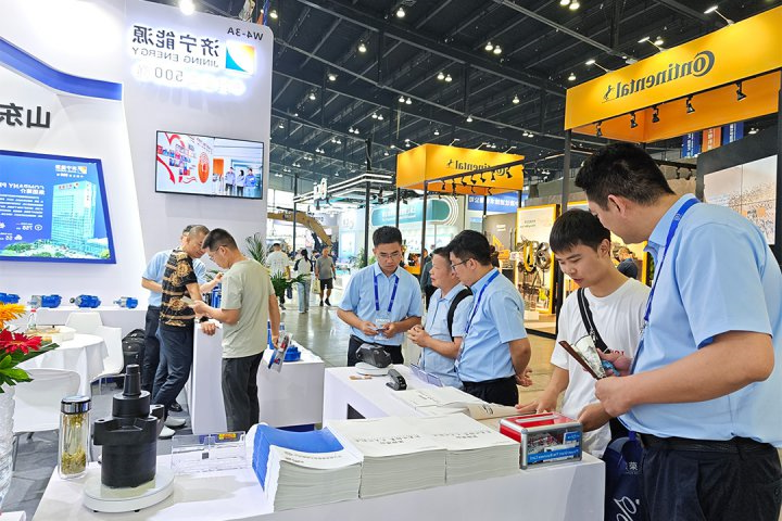 山东盛源公司亮相第四届长沙国际工程机械展览会