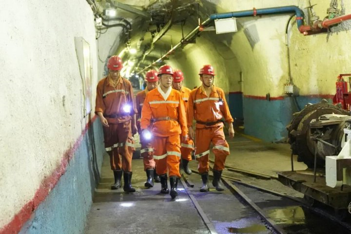 王崇景到义桥煤矿检查指导工作