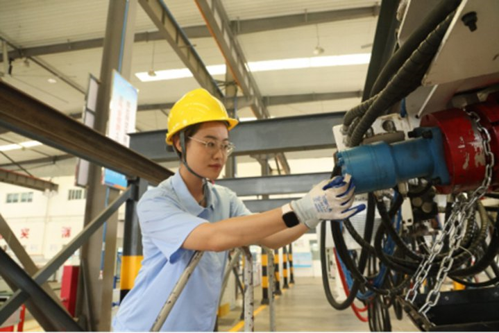 后浪入海丨郭春婷：在车间与图纸间踏实行走